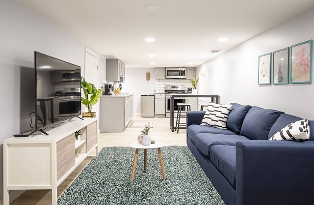 Modern and Comfy 1BR Apartment in Logan Square!