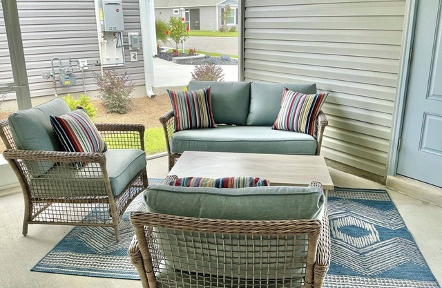 Modern and NEW Villa, only 3 minute Golf Cart ride to EASTPORT in THE VILLAGES