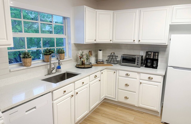 Modern and Spacious 2/2 Condo Ft Lauderdale Beach