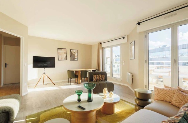 Modern apartment with terrace - near Paris