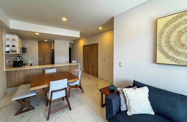 Modern Apartment with Top Amenities · Prime Santa Fe Location · 2BR/2BA