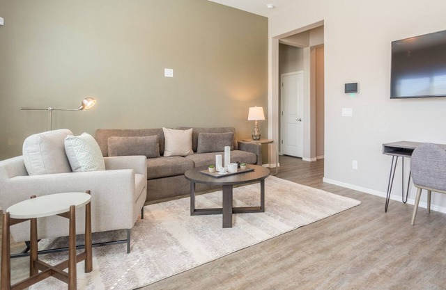 Modern Apartment in Prime Location (ID6533X33)