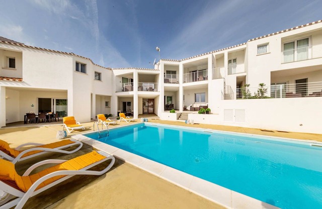 modern apartment 5 min from the sea with swimming pool, air conditioning and wi-fi