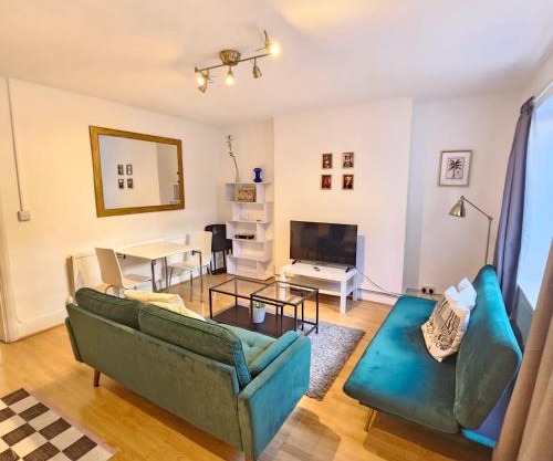 Modern Apartment 5 min to Stations