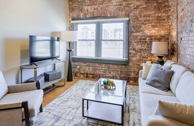 Modern Apartment in Prime Location (ID8369X10)