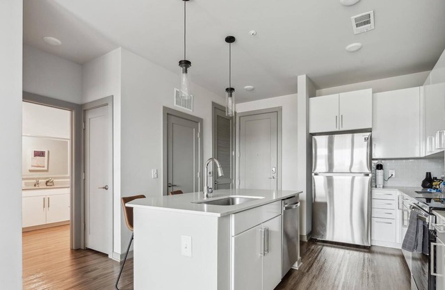 Modern Apartment in Prime Location (ID6832X09)