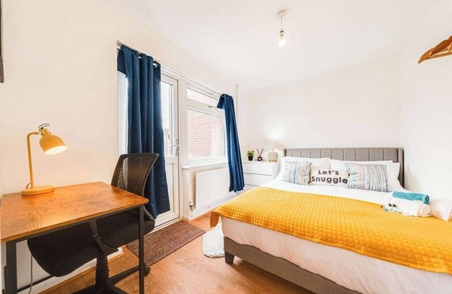 Modern Apartment near City Airport & ExCeL Lo…