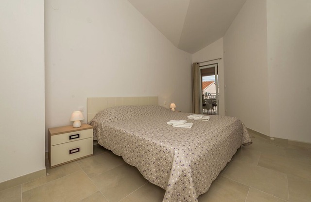 Modern apartment Noa I in Villa Valtrazza with shared Pool on the First floor