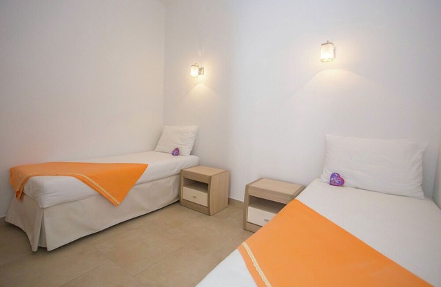 Modern apartment Noa IV in Villa Valtrazza with pool for 4 - 6 persons