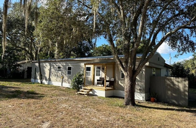 Modern Apt! Close to Tavares! Cozy w/Private entrance!