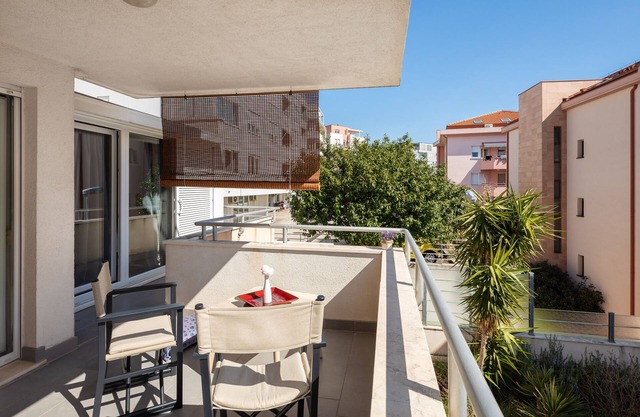 Modern apt. with terrace, 4 min walk to the beach