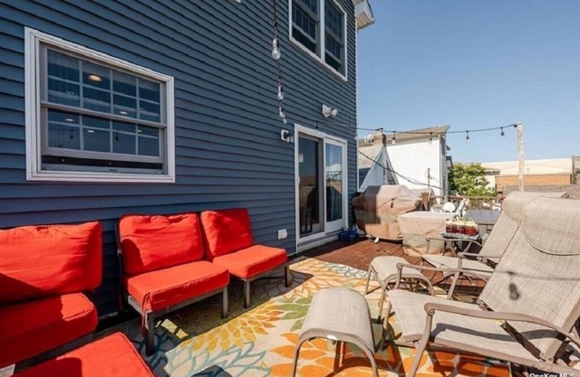 Modern Beach house w/a Hot tub!