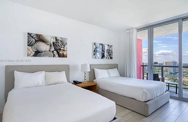 Modern Beachwalk Studio
