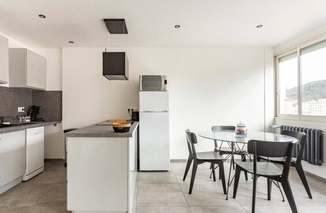 Modern, bright and sunny apartment