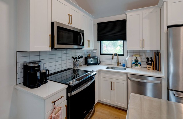 Modern Bungalow in 12 South Nash Less than 15 Min from Downtown!
