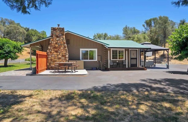 Modern Cabin Retreat