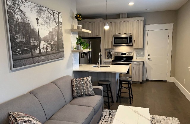 Modern Charming Unit in enjoyable in Clackamas with AC