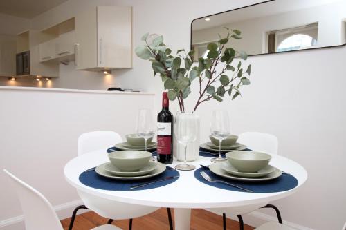 Modern City Apartment , 2-Bed, En-Suite, Central