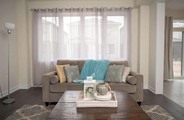 Modern Comfort w/5 BEDS close to Welland