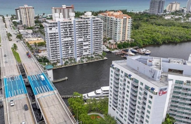 Modern Condo by the Beach, Water Taxi Stop, Prime Location!