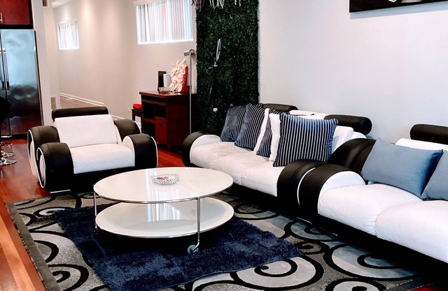 Modern Condo steps away from United Center w/Free Parking