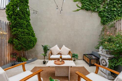 Modern Condo with Private Porch, Mins to NYC