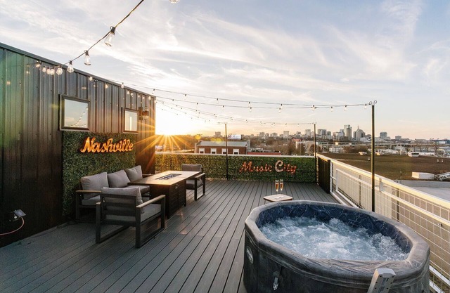 Modern Cowboy Retreat: Hot Tub & Skyline Views