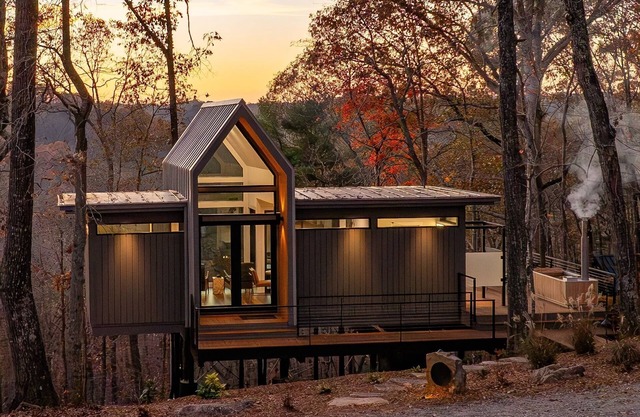 Modern Cozy Romantic Hideaway near Dahlonega with Hot Tub and Trails