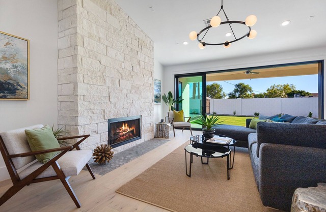 Modern Desert Luxury in Biltmore-Arcadia New Build Luxe ~Heated Pool ~ Private ~