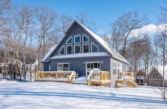 Modern Dog Friendly Escape w/Hot Tub & Fire Pit