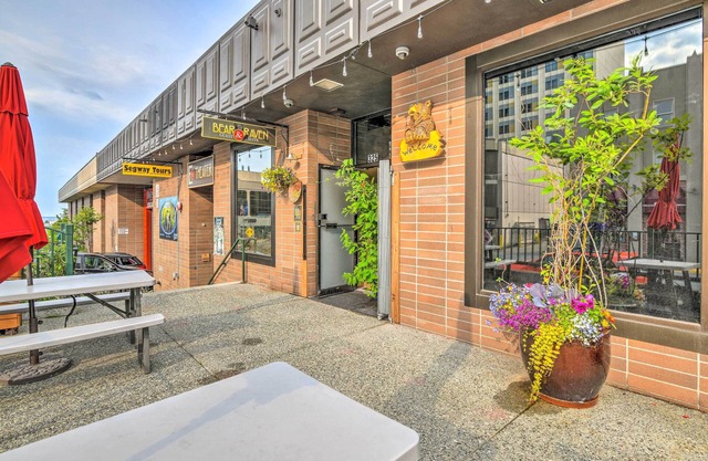 Modern Downtown Apt - Walk to Parks + Cafes!
