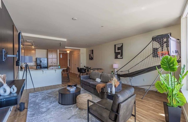 Modern DT PHX | High-Rise Views & Amenities