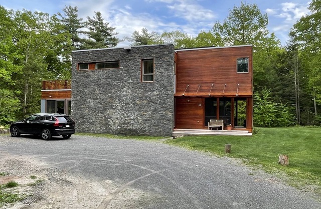 Modern 'Dwell' Home - Private Haven-H.I.T.S & HUNTER mountain
