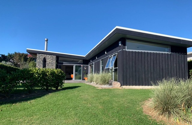 Modern family bach, close to beach and park.
