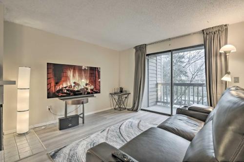 Modern Family Condo about 12 Mi to Downtown Seattle!