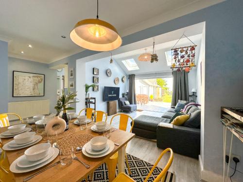 Modern Family Home near Reculver - Sleeps 8 - Pets Friendly!