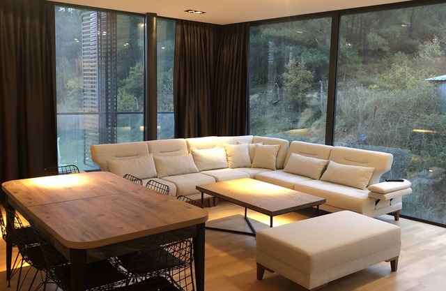 MODERN FOREST FLAT 15 minutes to airport