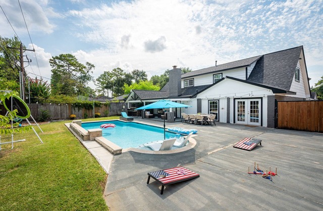 Modern Getaway - Heated Pool Bar Grill & Chill