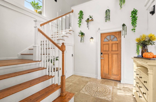 Modern Grande Home! 3BR 2 Kitchens! Fenced Yard!