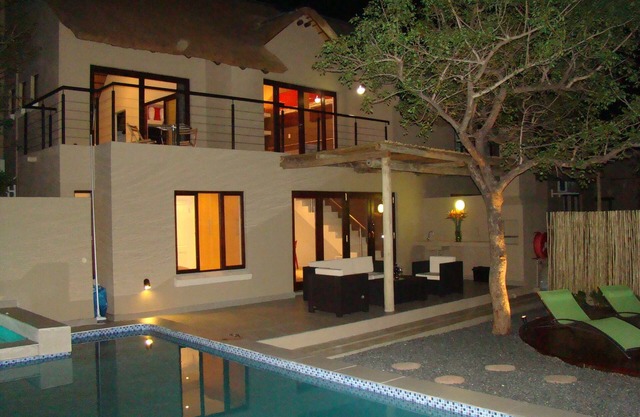 Modern, high quality holiday home, sleeps up to 6, private pool, Kruger area