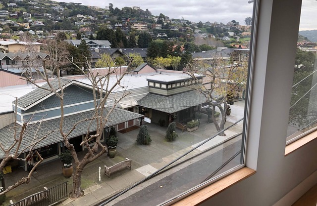 Modern home! Steps to restaurants and boardwalk! Pets OK!