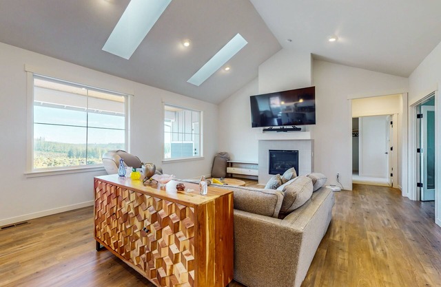 Modern home with fireplace, private patio, remote workspace, & golf nearby