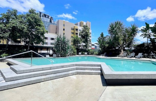 Modern & Homely 2BR APT w/Parking @Bowen Hills