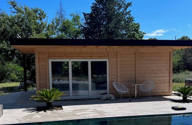 Modern hood house with swimming pool, spa and pool house private in Provence