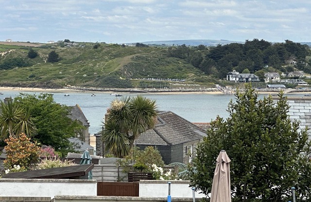 Modern house - 5 minute stroll to Padstow Harbour