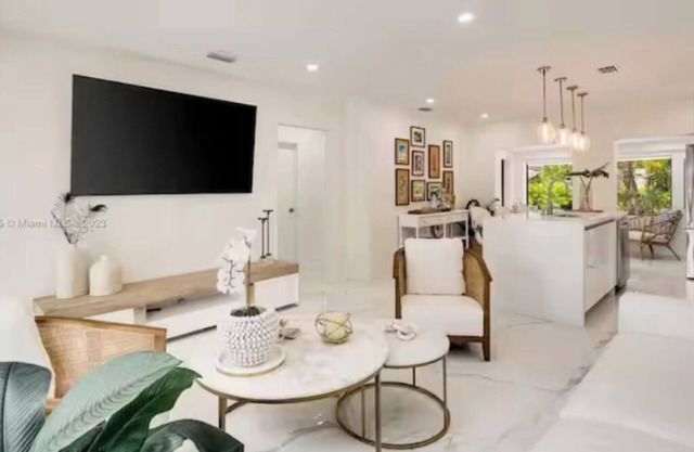 Modern House in Coral Gables
