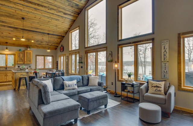 Modern Lakeside Chalet on Crow Wing Chain w/Dock!