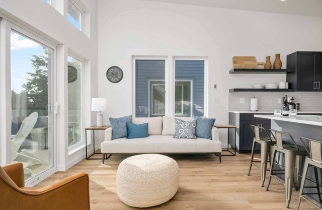 Modern Loft, Heart of Taft District @pinpointstays