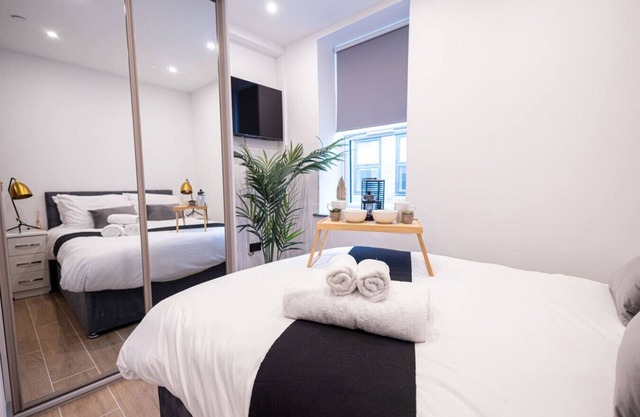 Modern London Apt: 2 Bed,2 Bath