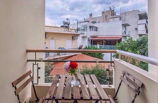 Modern & Lovely Athenian Riviera Apartment with FREE PARKING!